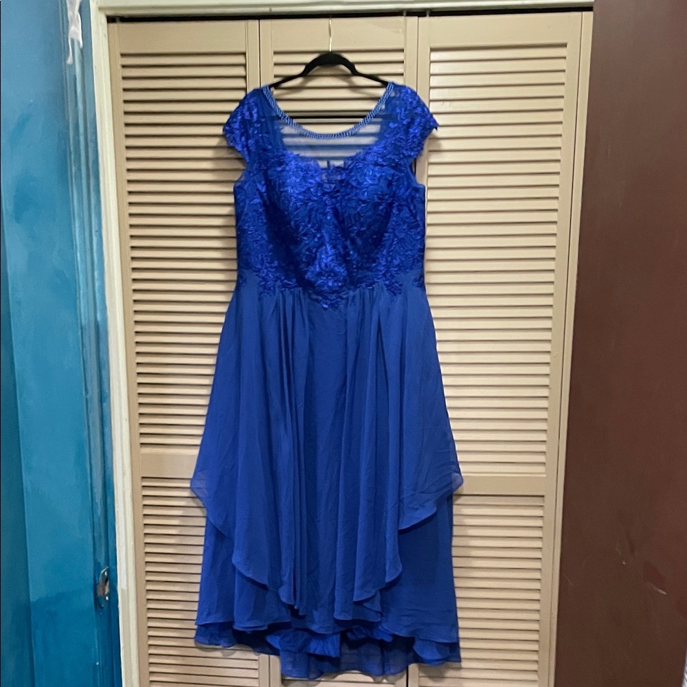 Elegant Blue Lace Evening Dress